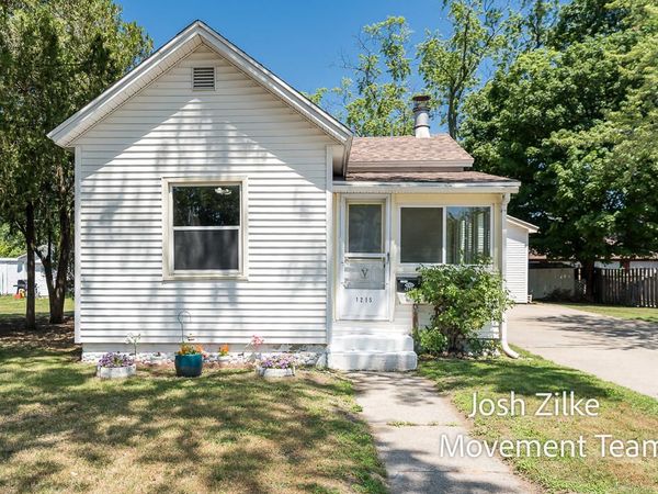 1215 Columbus Avenue, Grand Haven, MI 49417