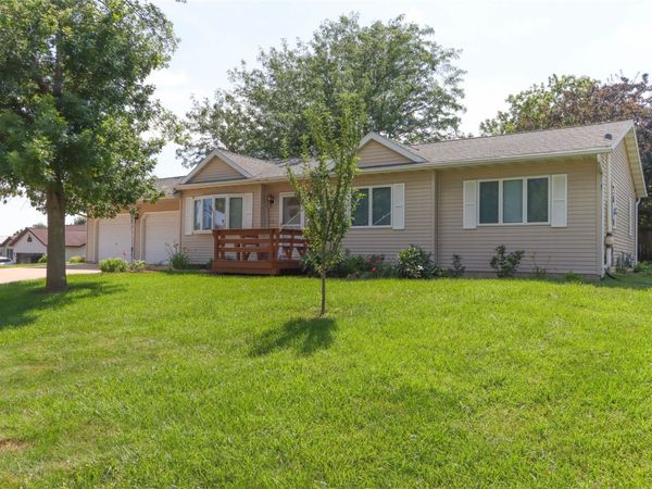 2322 27th Street SW, Cedar Rapids, IA 52404