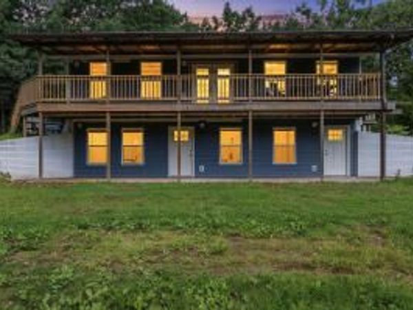 9906 Farm Road 1162, Cassville, MO 65625