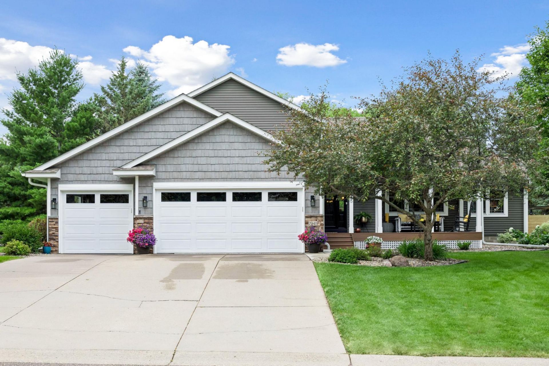 2945 Costa Lane , Little Canada, MN 55117