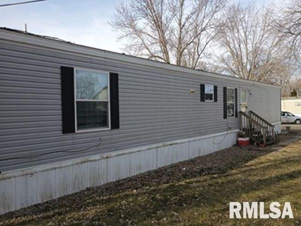 666 S BLUFF Street, South Beloit, IL 61080