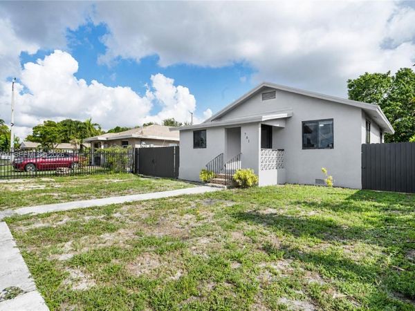 781 NW 108th St, Miami, FL 33168