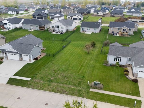 Robinwood Lane, Marion, IA 52302