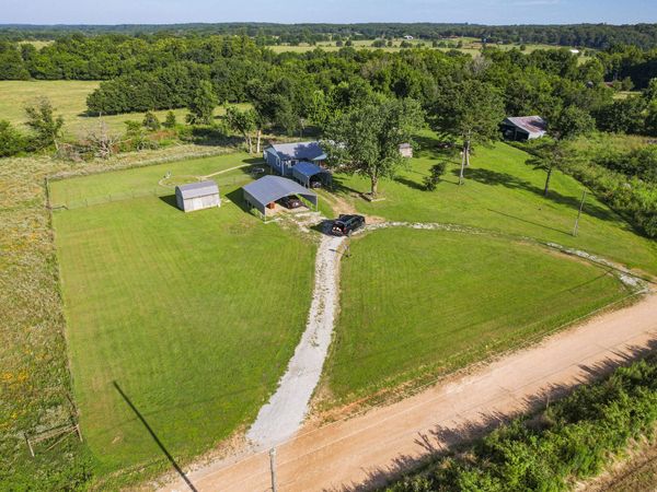 22901 S 697 Road , Wyandotte, OK 74370