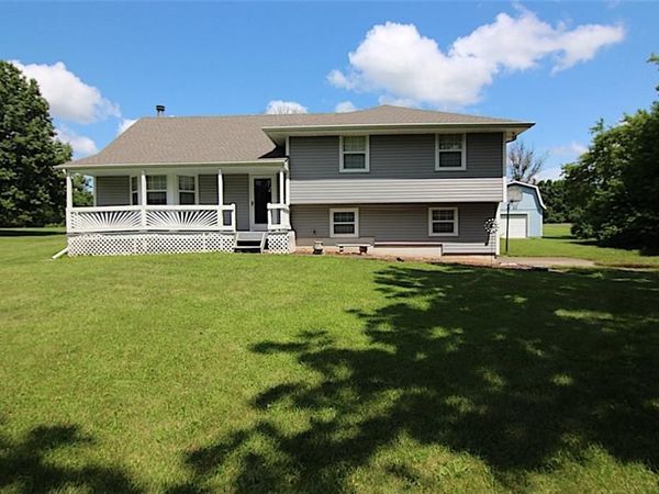 23715 S Chadwick Drive, Peculiar, MO 64078