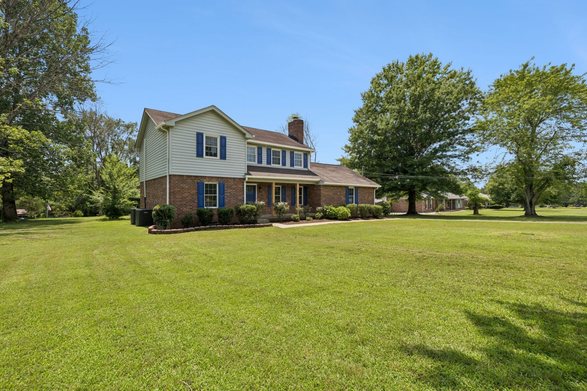 239 Southwinds Dr, Hermitage, TN 37076 Main Photo