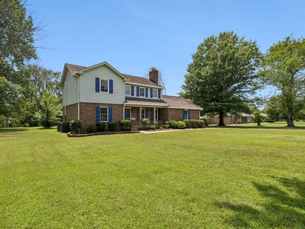 239 Southwinds Dr, Hermitage, TN 37076