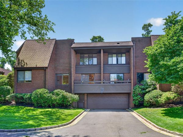 46 Acorn Pond Drive, Roslyn, NY 11576