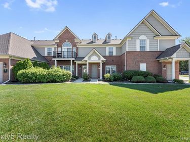 27636 Hidden Oaks Drive, Brownstown Twp, MI 48183