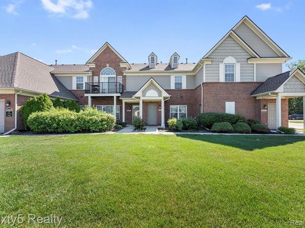 27636 Hidden Oaks Drive, Brownstown Twp, MI 48183