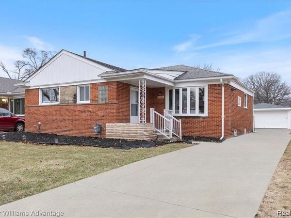 21741 Kenosha Street, Oak Park, MI 48237