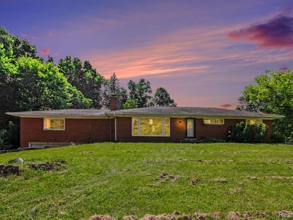 1131 Lake Lane Drive, White Lake Twp, MI 48386