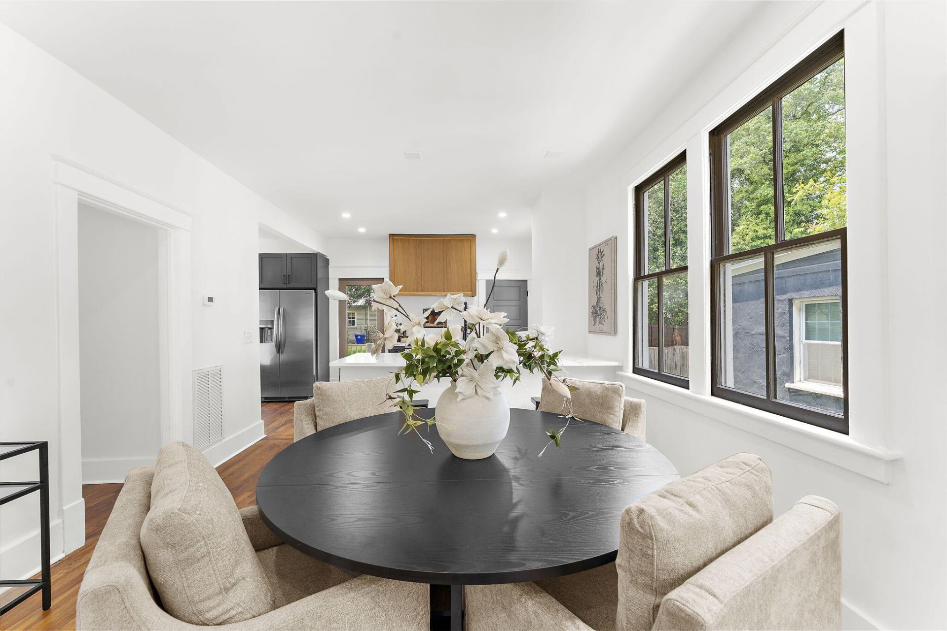 1135 King Street Photo 12