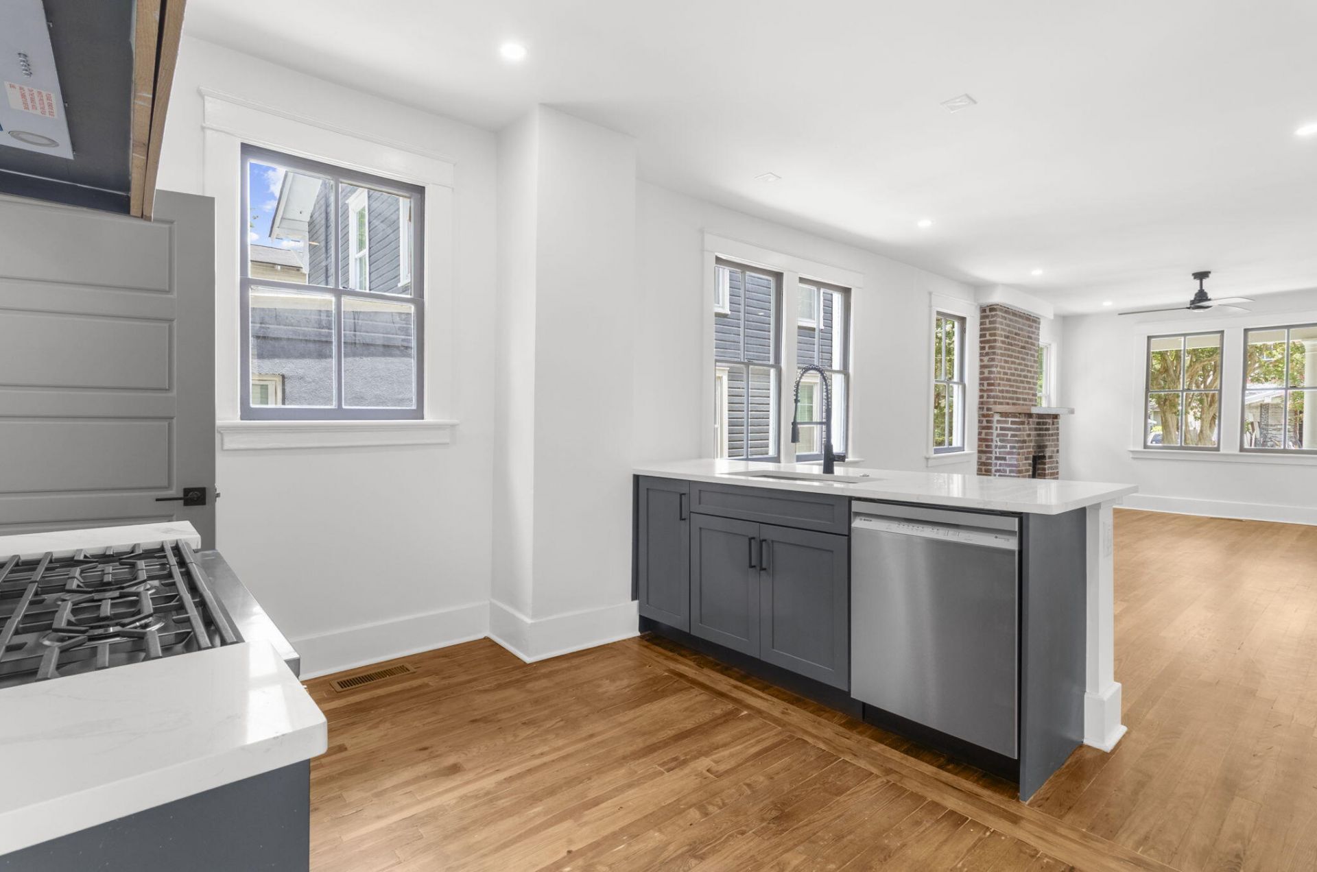 1135 King Street Photo 19