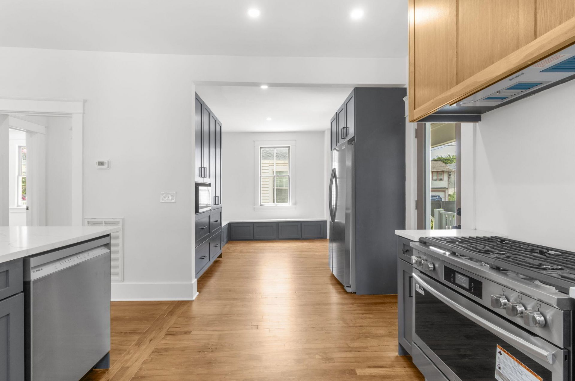1135 King Street Photo 20