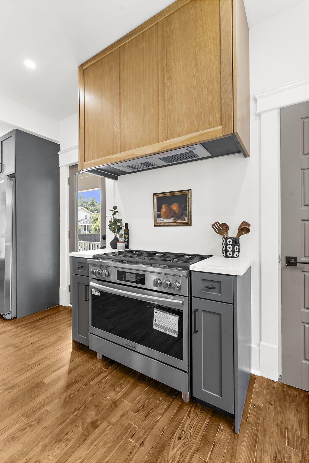 1135 King Street Photo 20