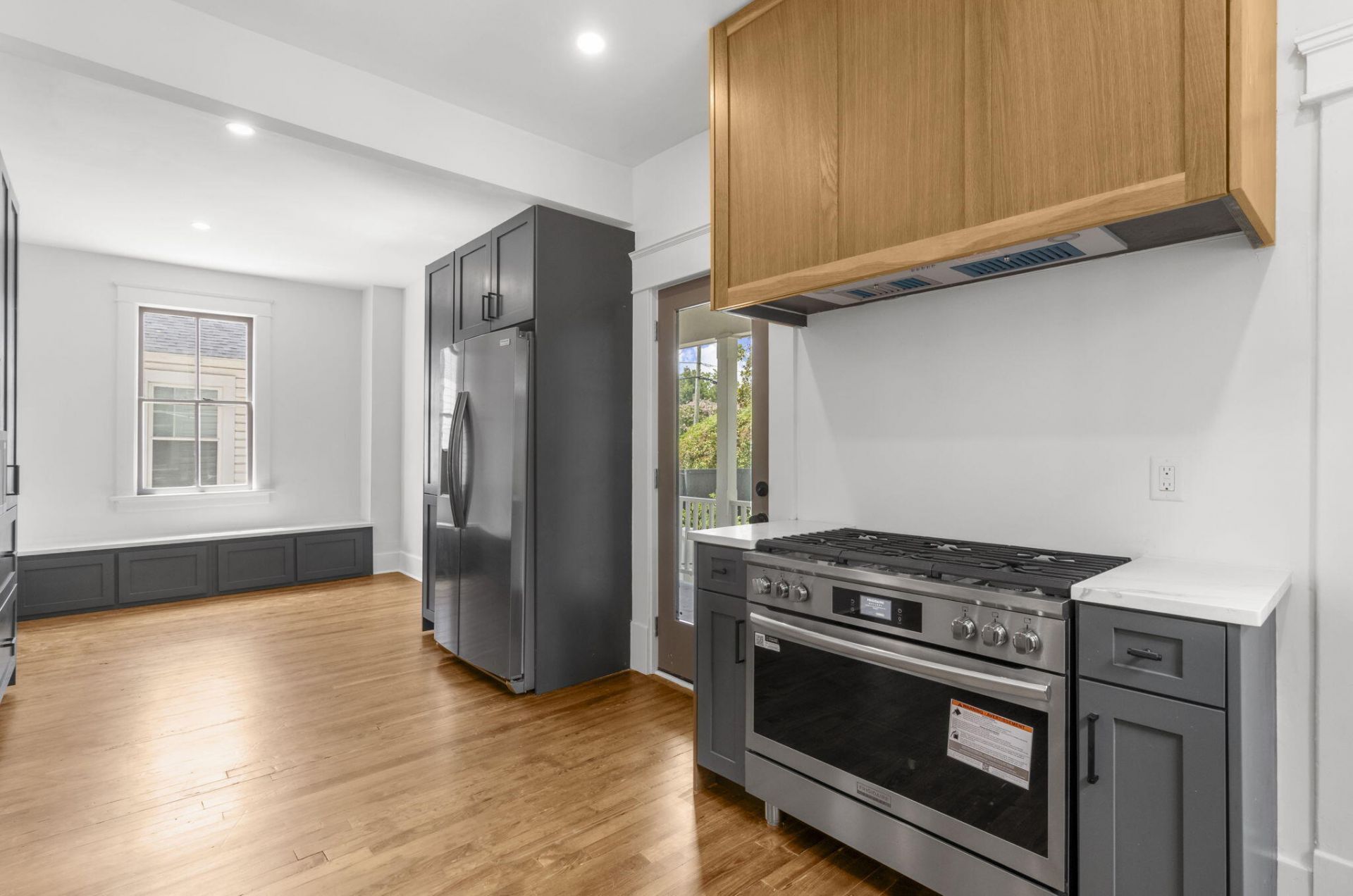 1135 King Street Photo 21