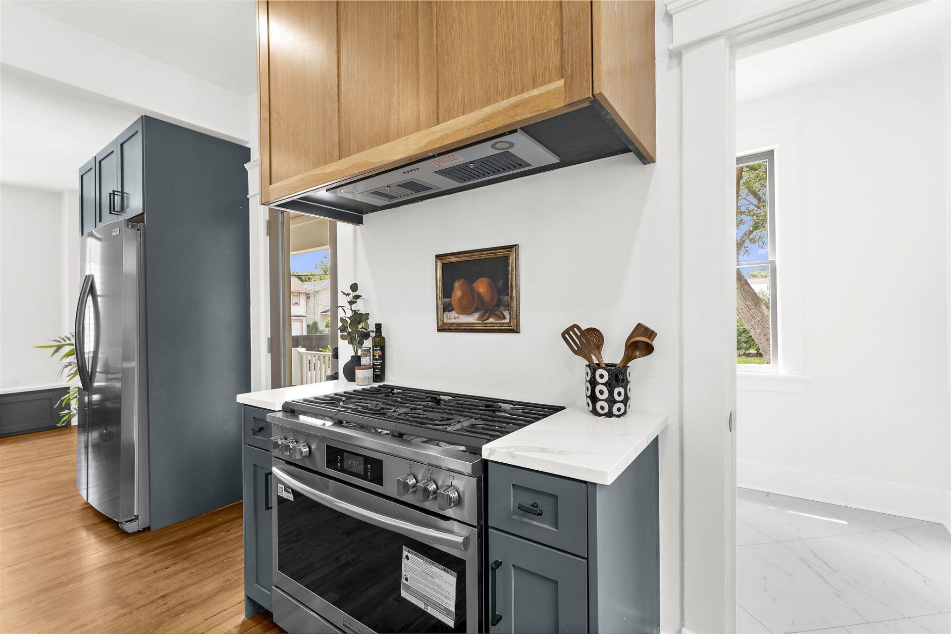 1135 King Street Photo 21