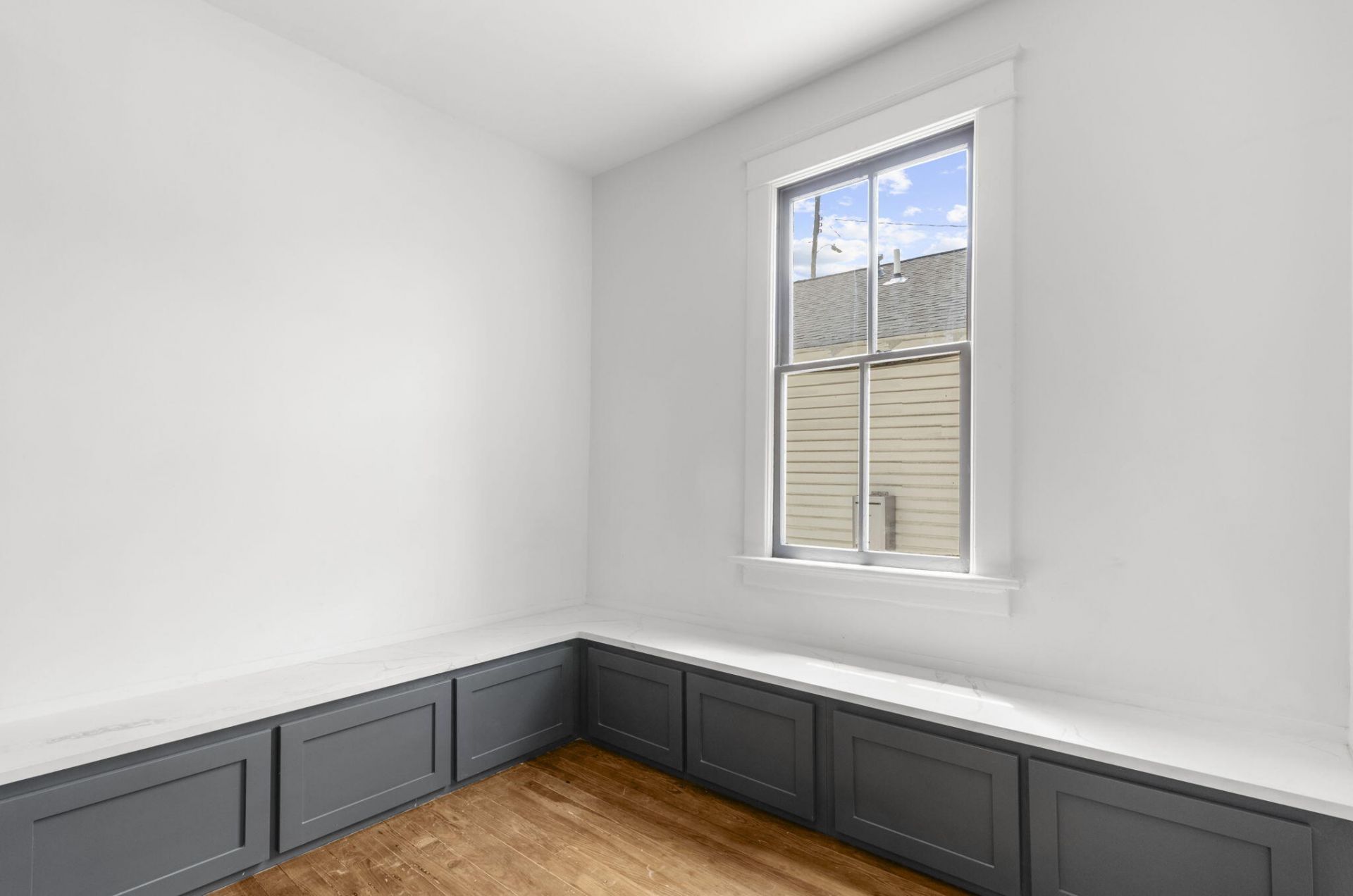 1135 King Street Photo 25