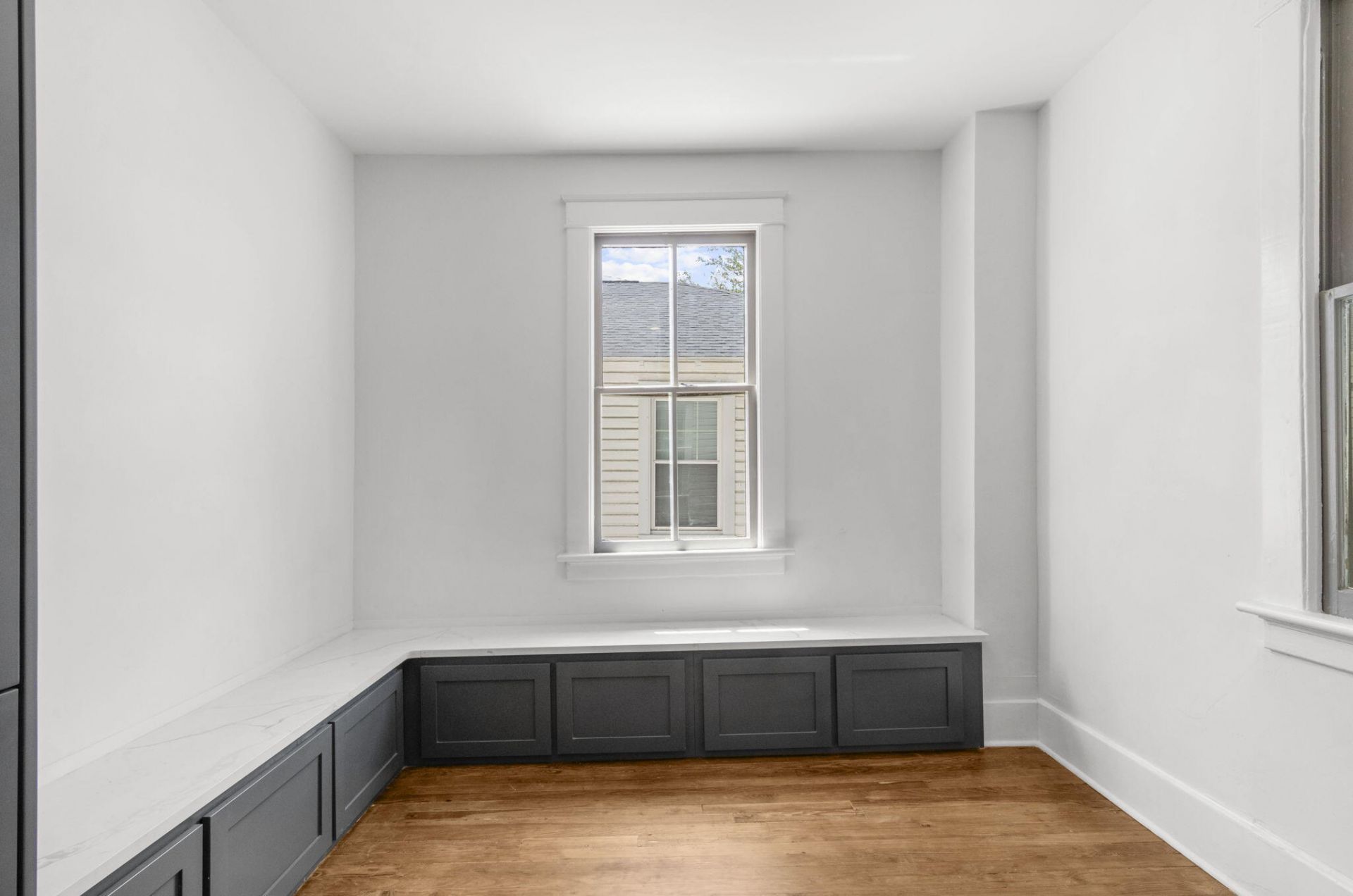 1135 King Street Photo 26
