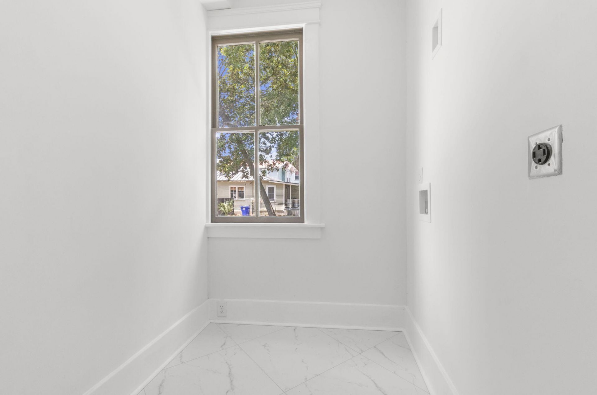 1135 King Street Photo 28