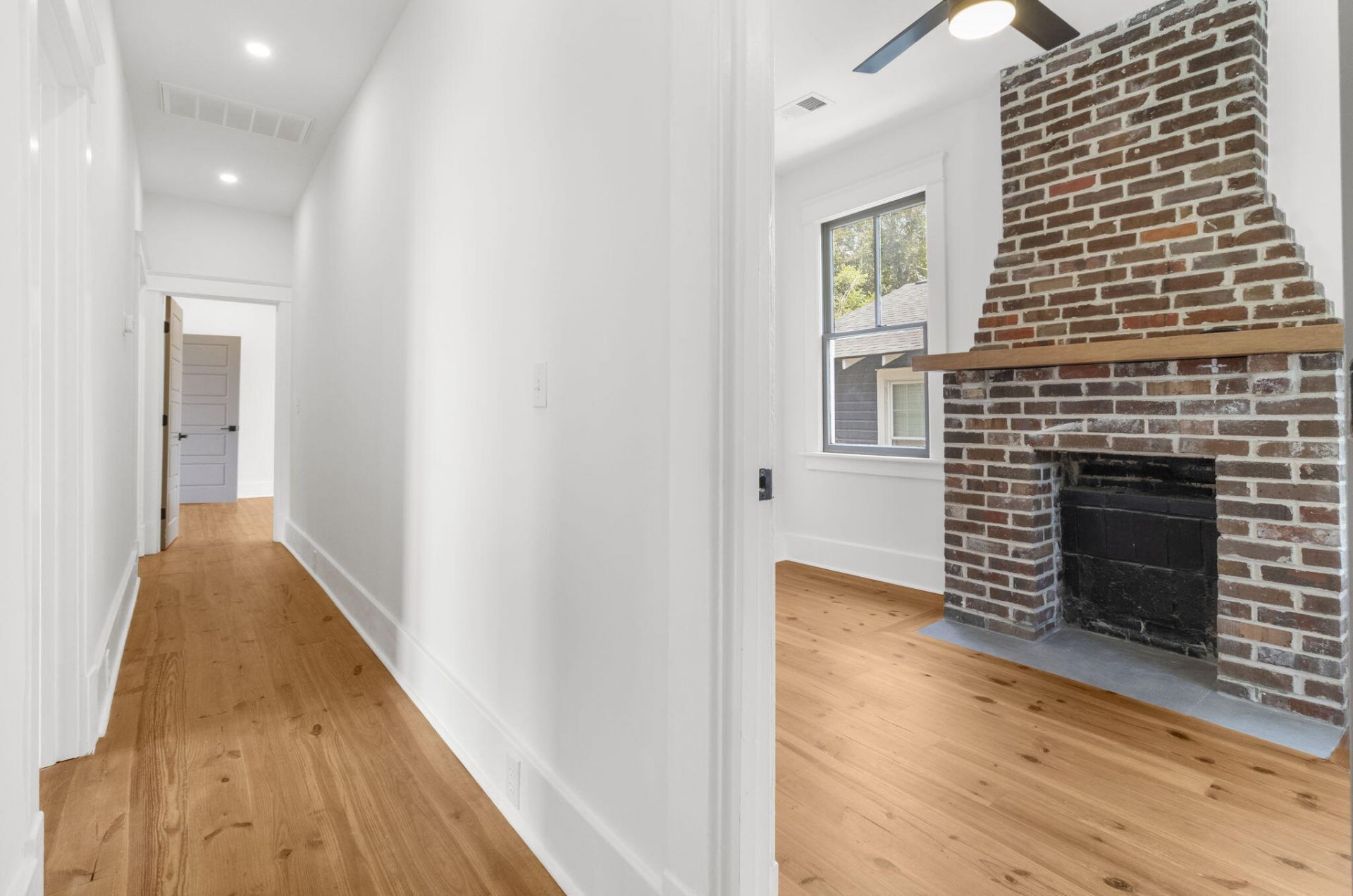1135 King Street Photo 29