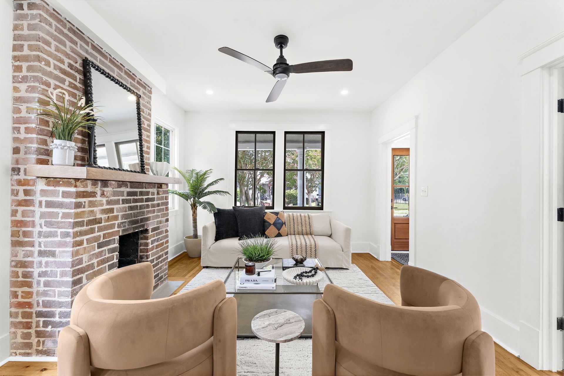 1135 King Street Photo 32
