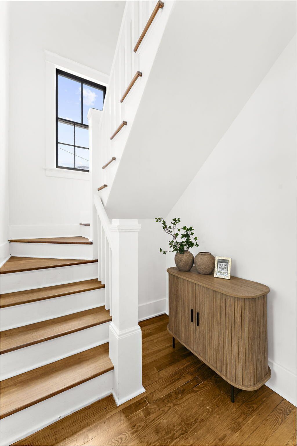 1135 King Street Photo 33