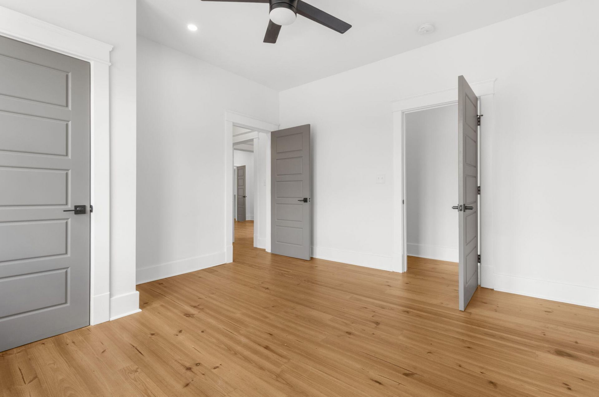 1135 King Street Photo 34