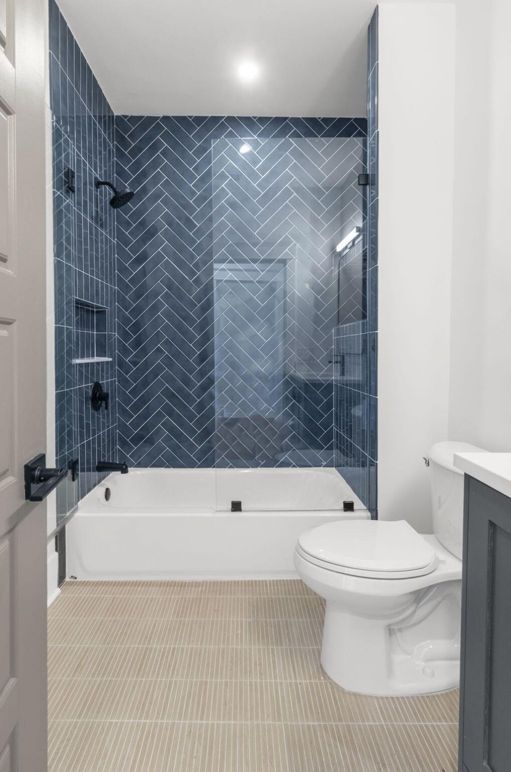 1135 King Street Photo 36