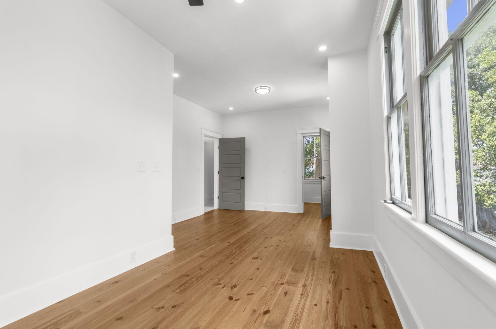 1135 King Street Photo 39