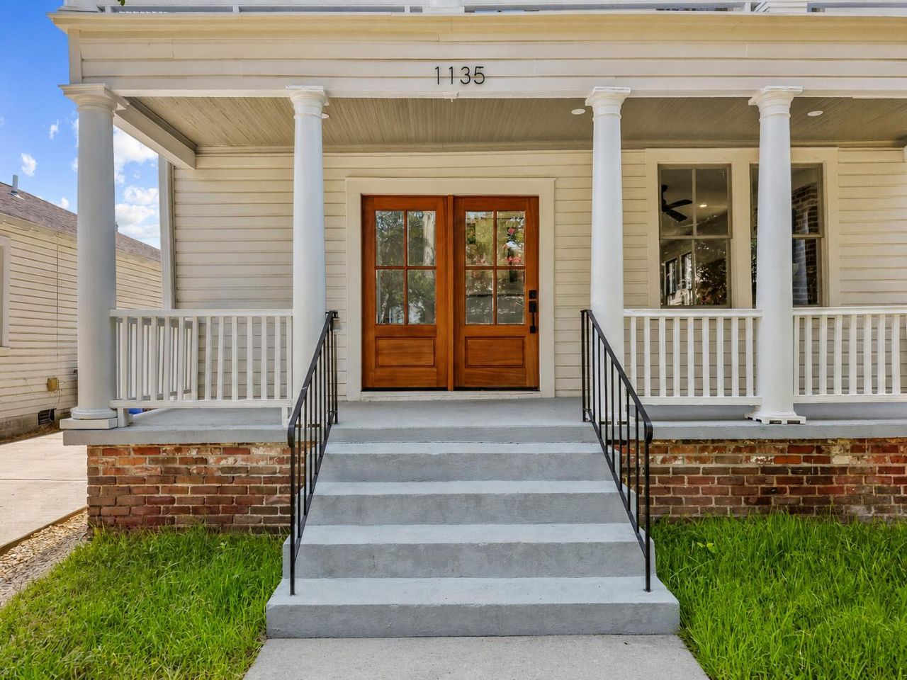 1135 King Street Photo 4
