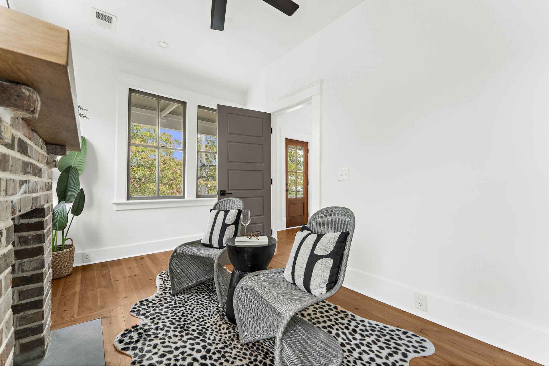 1135 King Street Photo 40