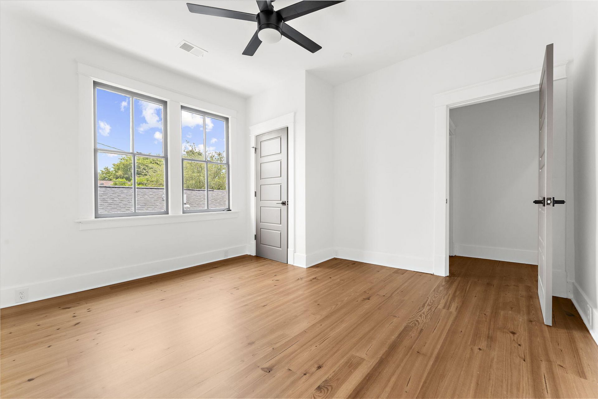 1135 King Street Photo 41
