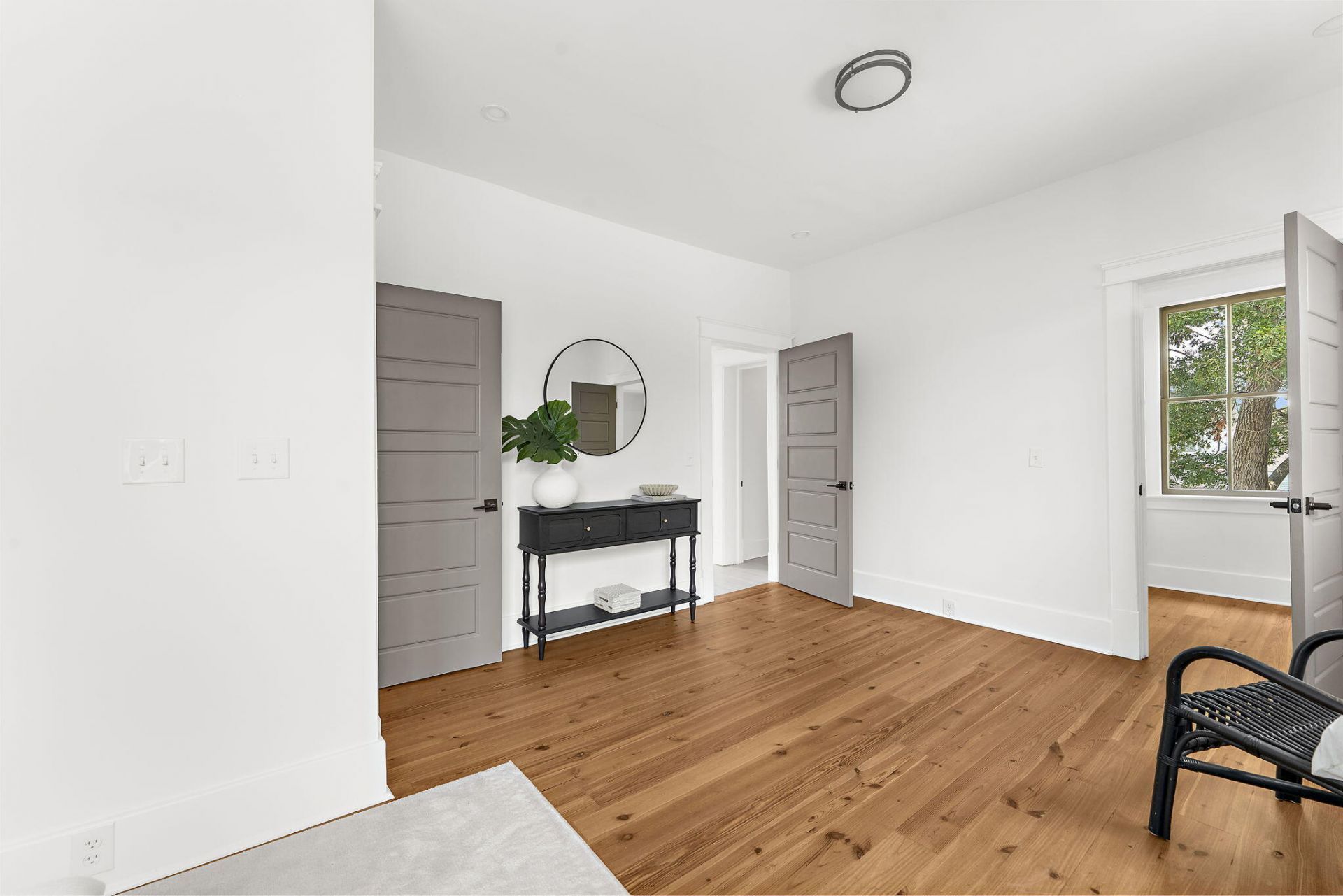 1135 King Street Photo 48