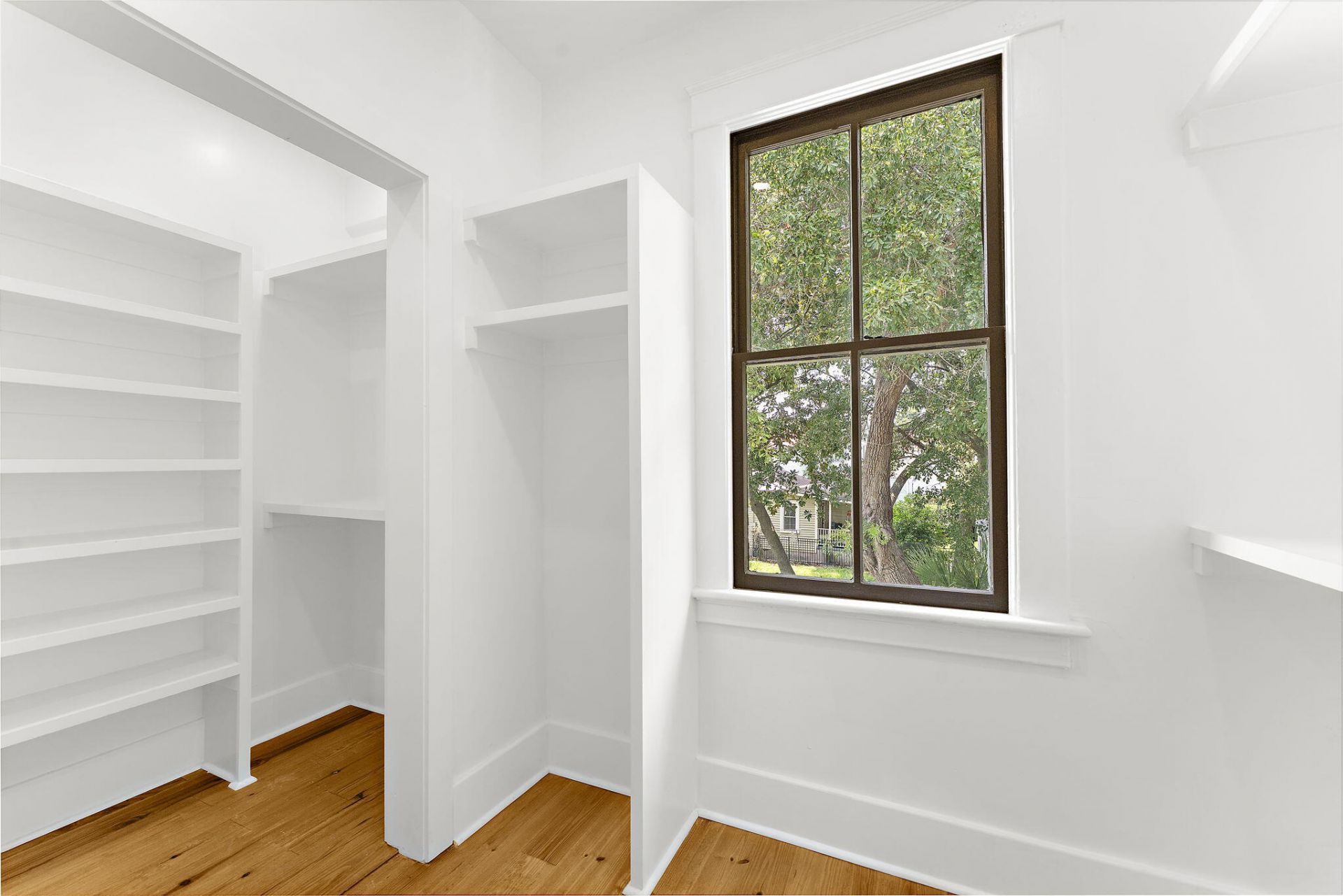 1135 King Street Photo 49