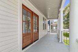 1135 King Street photo 4