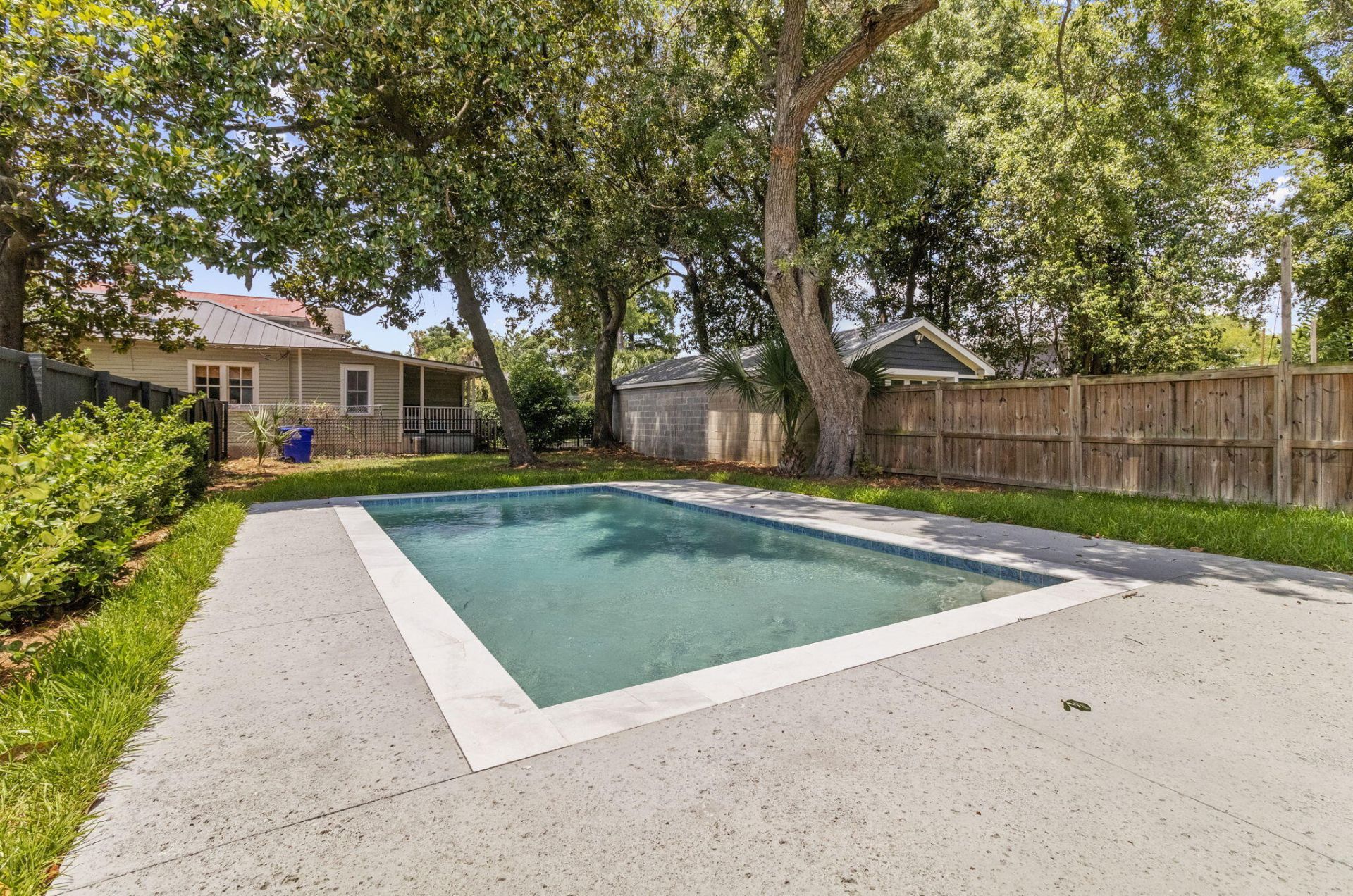 1135 King Street Photo 57
