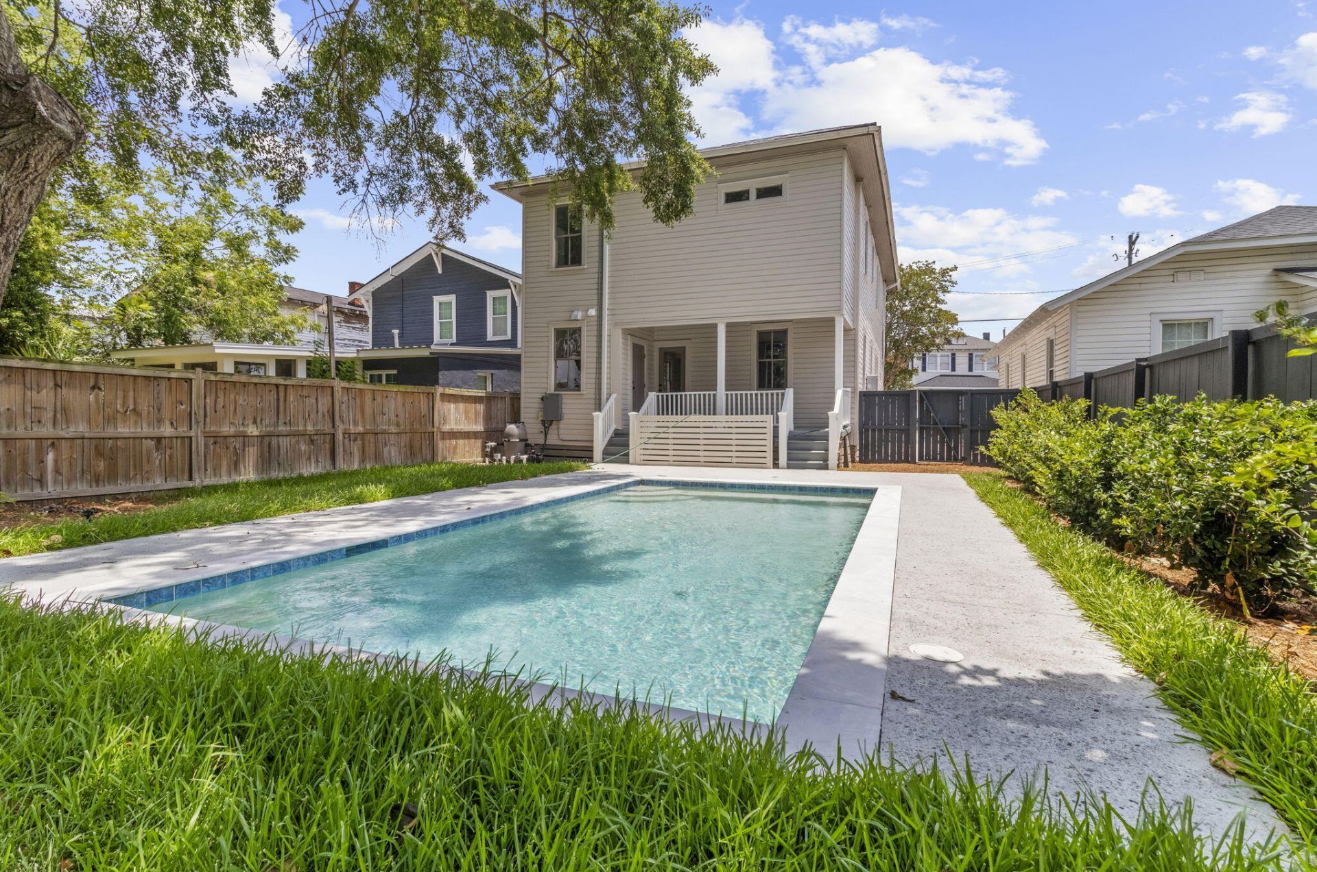 1135 King Street Photo 58
