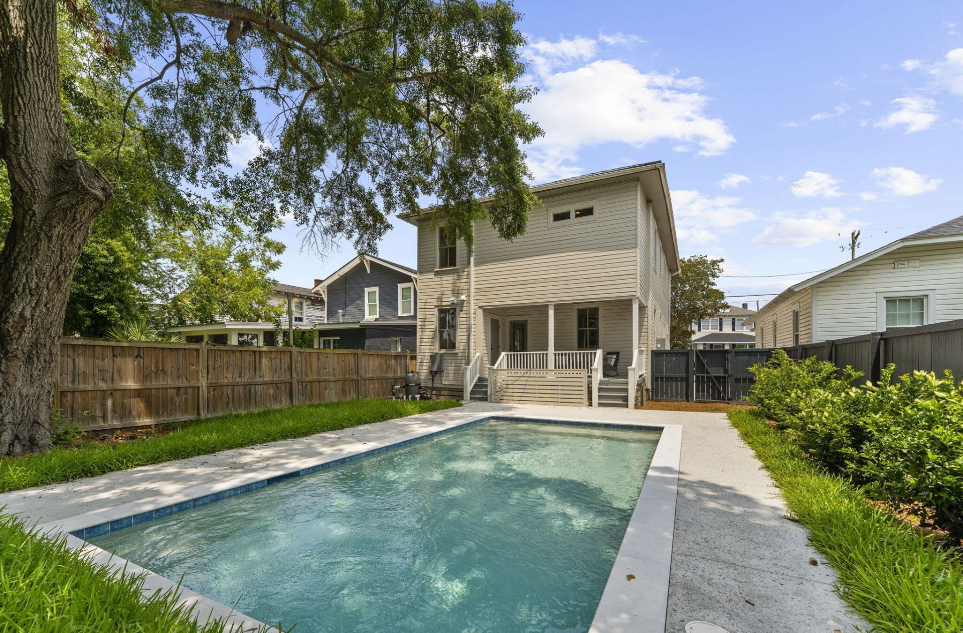 1135 King Street Photo 59