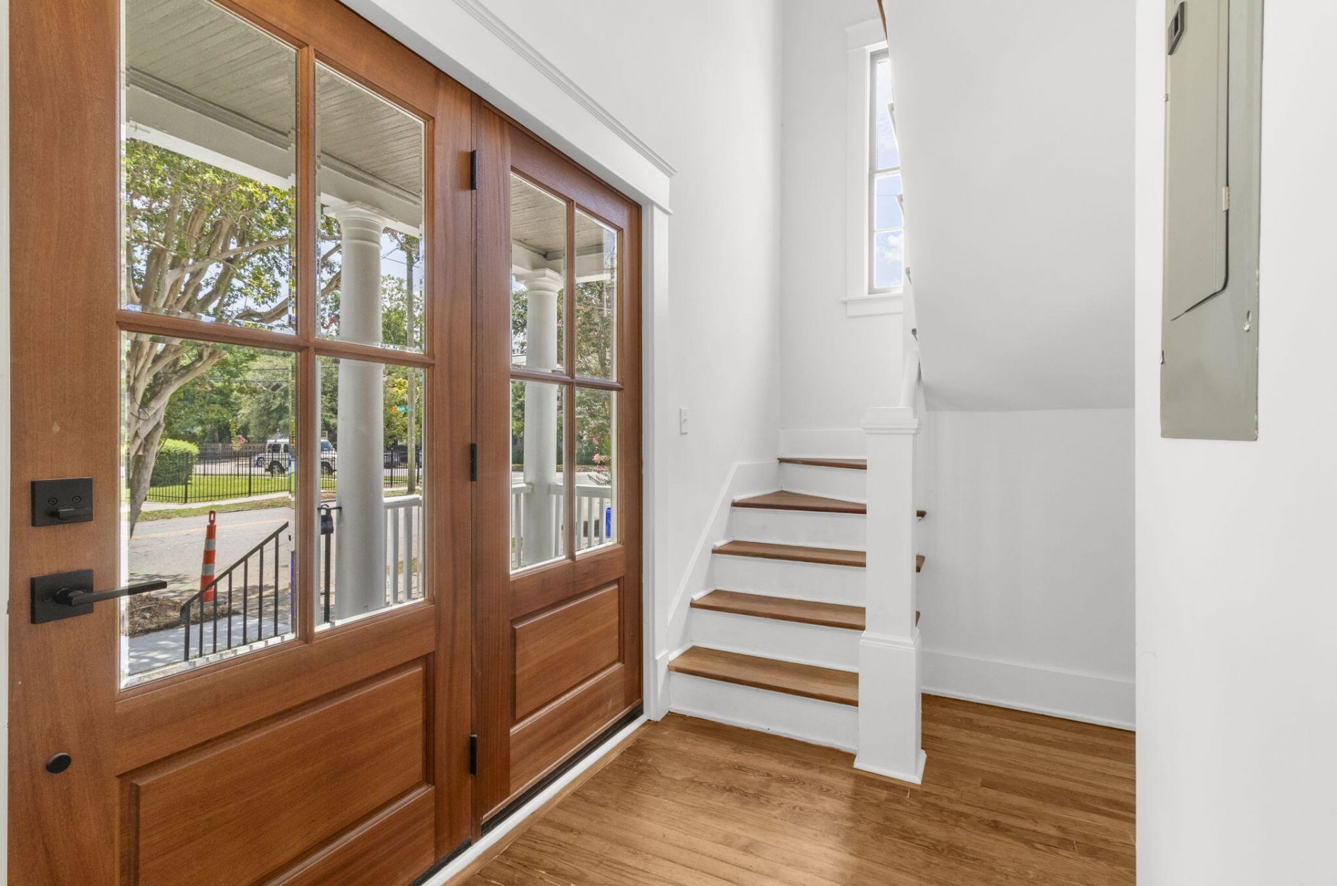 1135 King Street Photo 6
