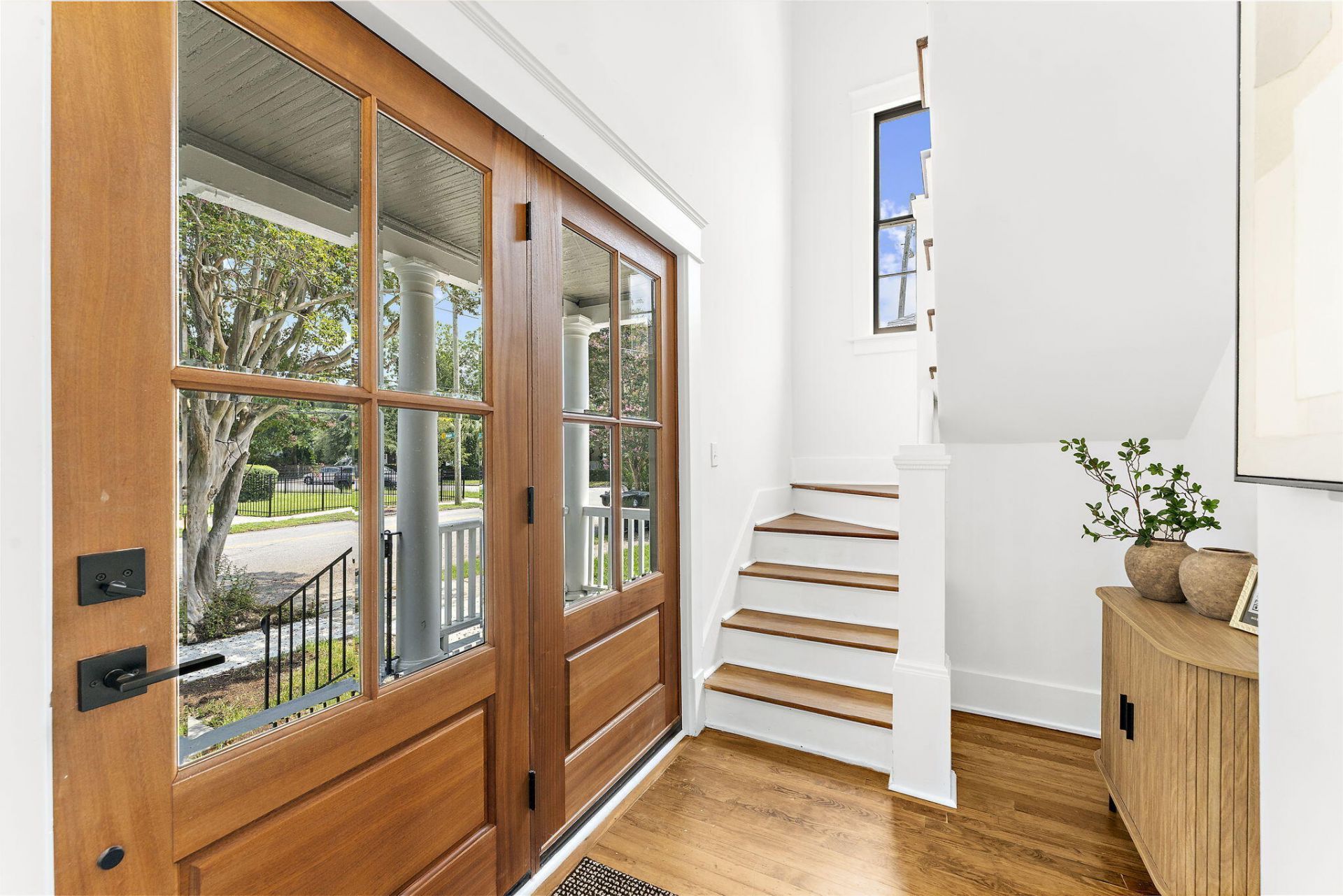 1135 King Street Photo 6