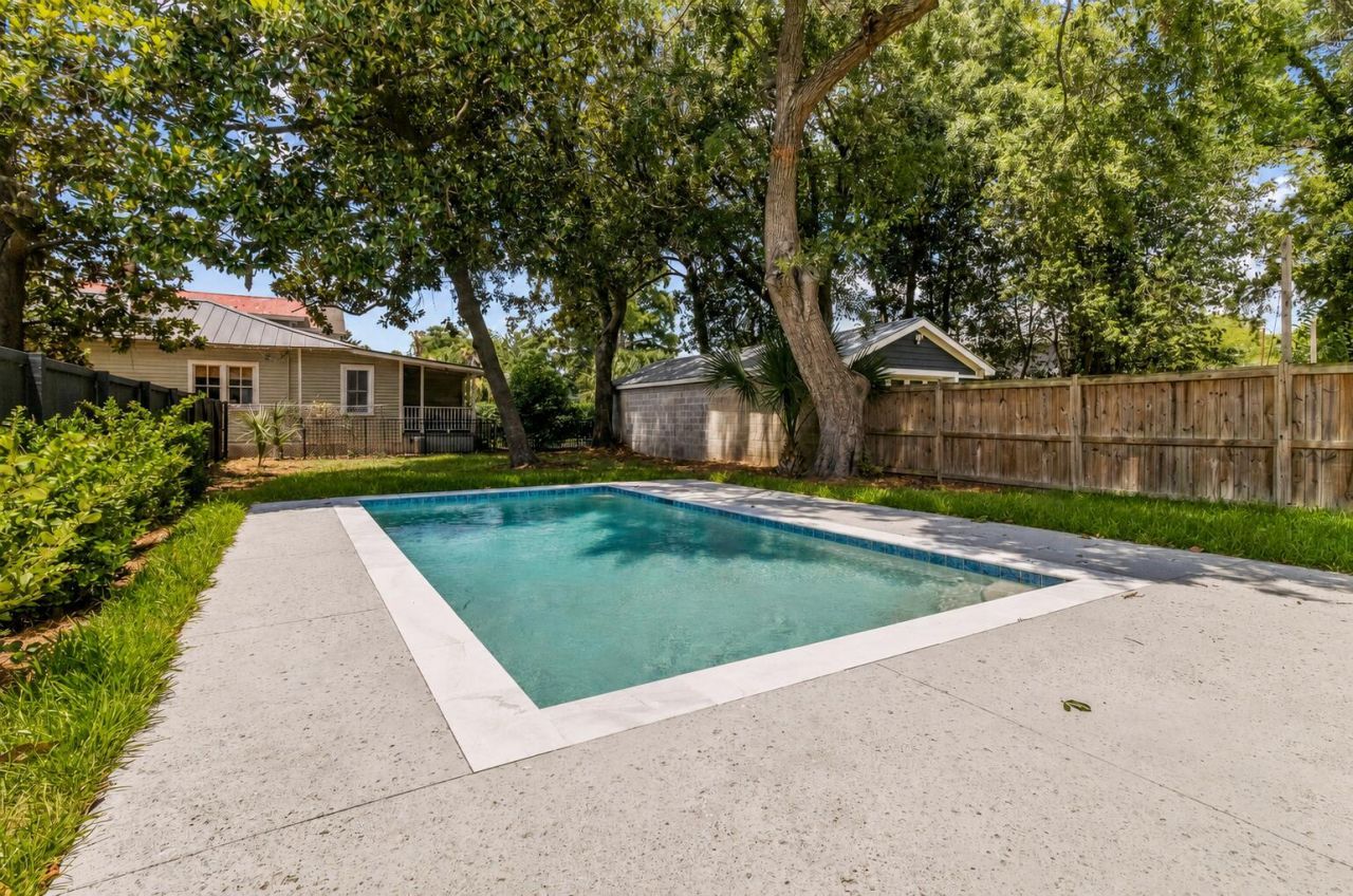 1135 King Street Photo 60