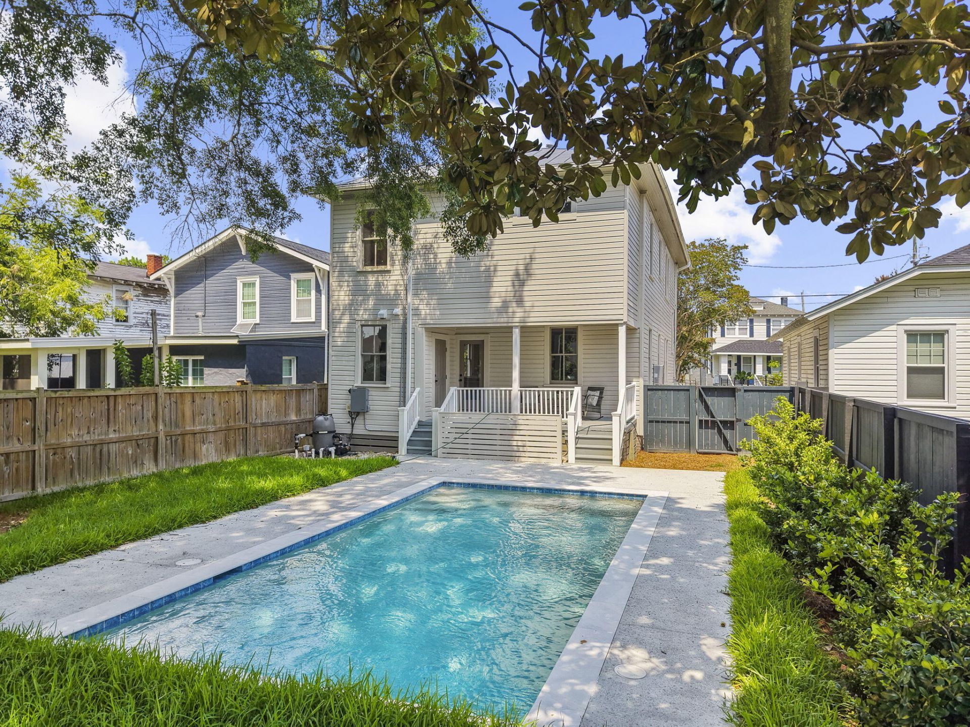 1135 King Street Photo 64
