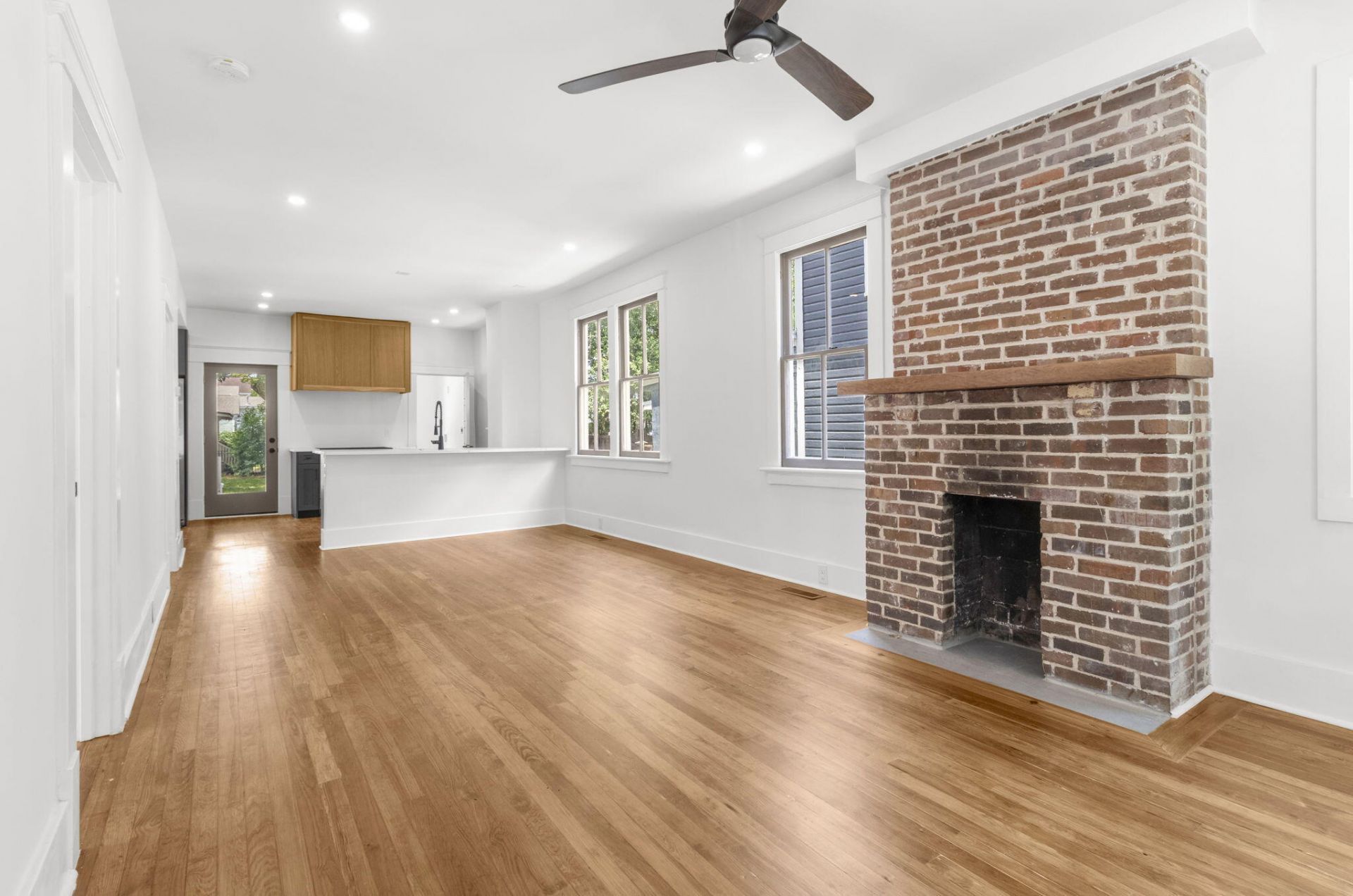 1135 King Street Photo 7