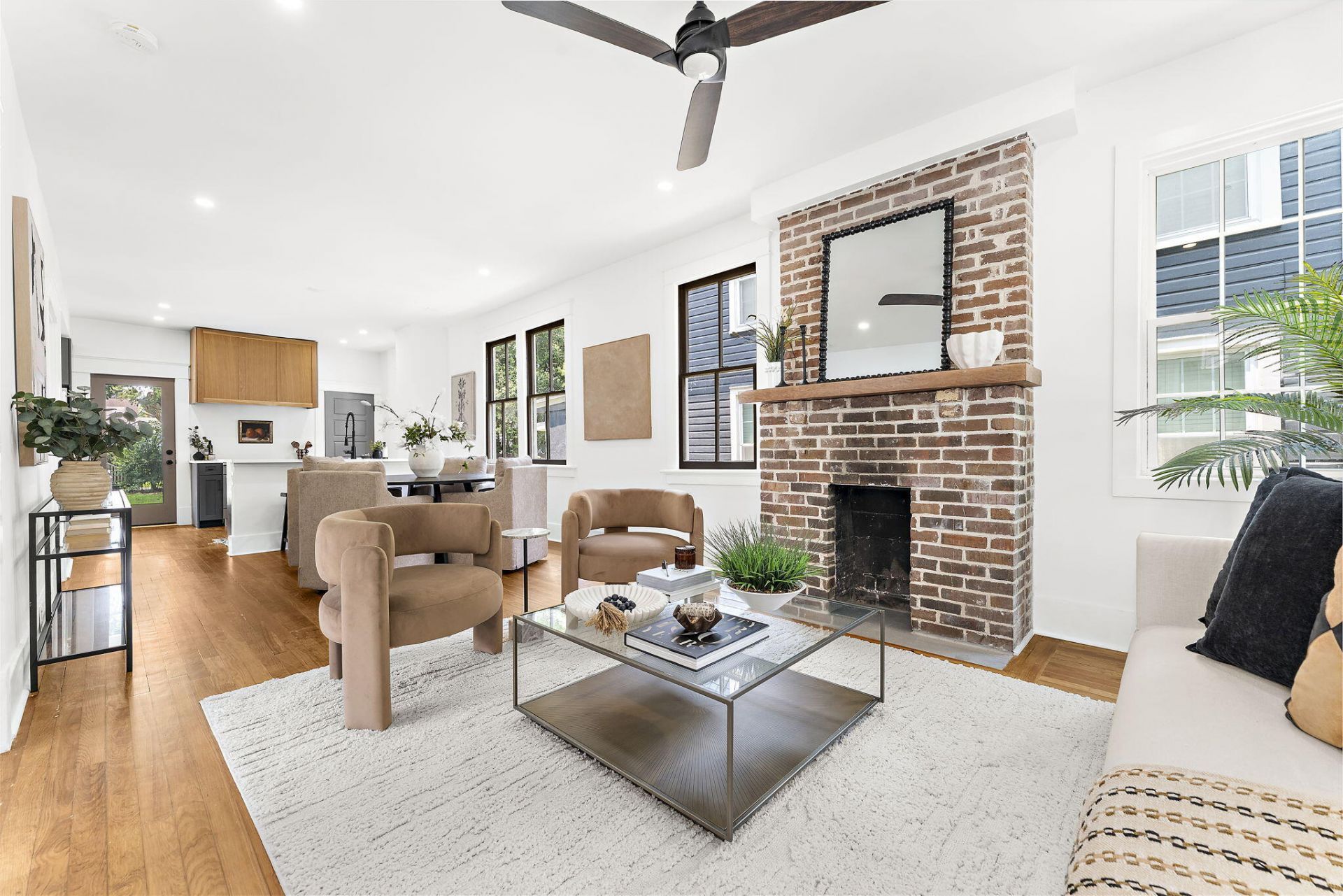 1135 King Street Photo 7