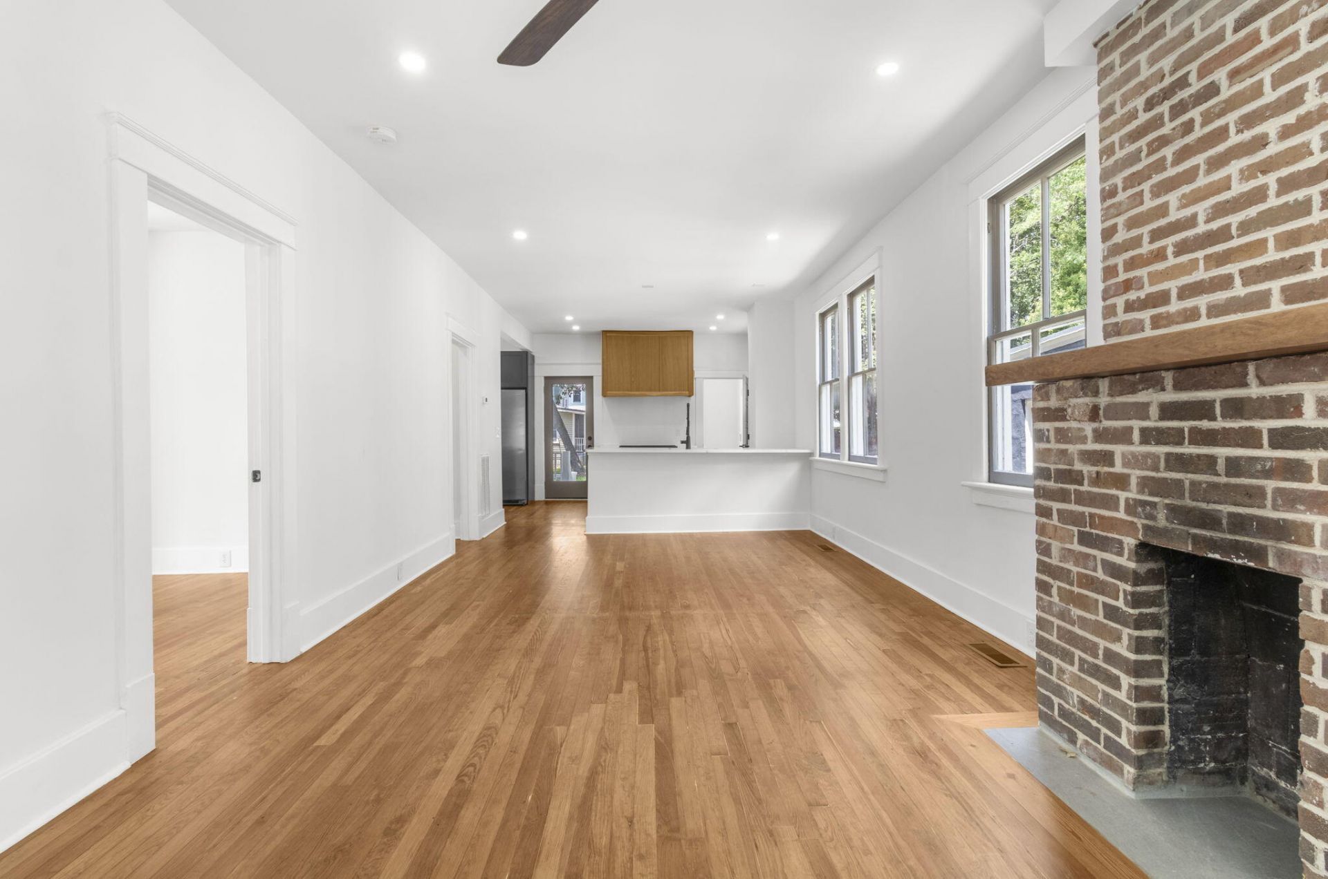 1135 King Street Photo 8