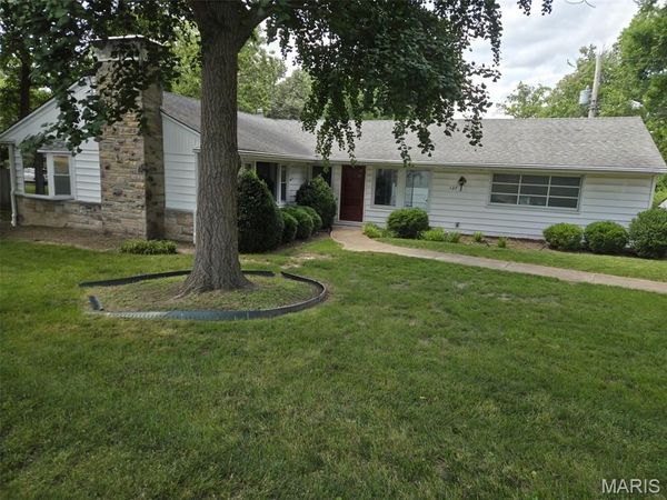 137 Woodridge Road , St Louis, MO 63122