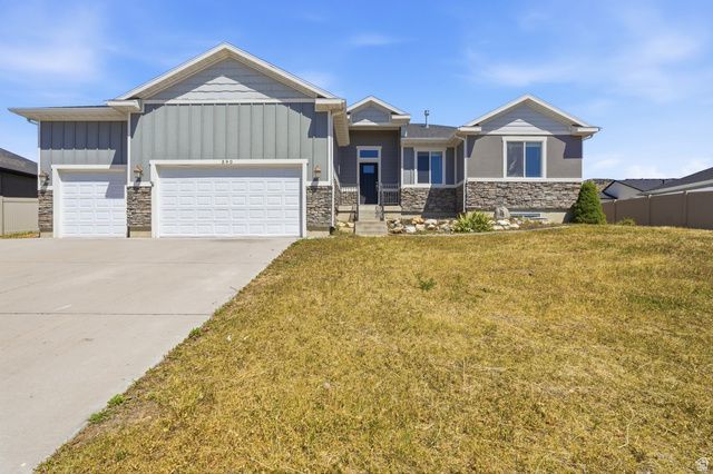390 S Coyote Ridge Dr E, Smithfield, UT 84335 Main Photo