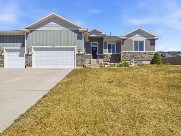 390 S COYOTE RIDGE DR E, Smithfield, UT 84335